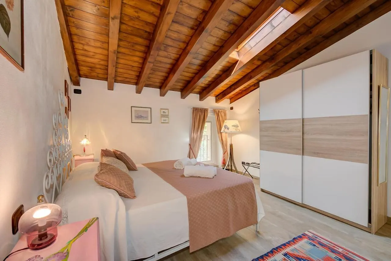 Il Borgo Lavanda And Ulivo Apartments Polpenazze del Garda 0*,  İtalya